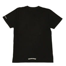 Load the image into the gallery viewer. CHROME HEARTS クロムハーツ 半袖Tシャツ サイズM オールドイングリッシュ ネックロゴ スクロールラベル ブラック 美品 中古 4a006278