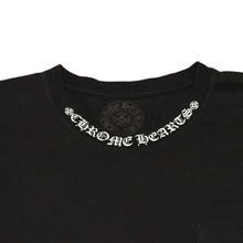 画像をギャラリービューアに読み込む, 極美品 CHROME HEARTS クロムハーツ 半袖Tシャツ サイズXXL ネックロゴ オールドイングリッシュ スクロールラベル ブラック 中古 4a006276