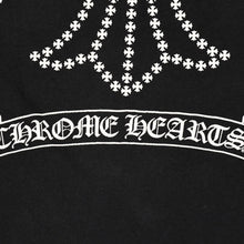 Load the image into the gallery viewer. CHROME HEARTS クロムハーツ 半袖Tシャツ サイズS CHプラス オールドイングリッシュ スクロールラベル ブラック 美品 中古 4a006277