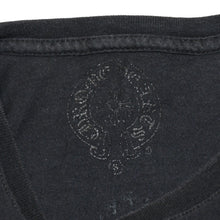 Load the image into the gallery viewer. CHROME HEARTS クロムハーツ 半袖Tシャツ サイズS CHプラス オールドイングリッシュ スクロールラベル ブラック 美品 中古 4a006277