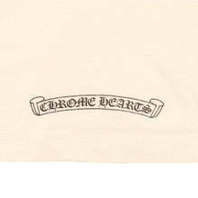 将图片加载到图库查看器中。 CHROME HEARTS クロムハーツ ヴァーティカルロゴ 半袖Tシャツ サイズM 東京限定 オールドイングリッシュ メイドインハリウッド 美品 中古 4a006285