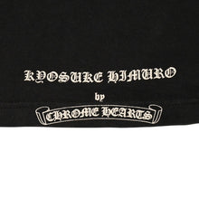 将图片加载到图库查看器中。 CHROME HEARTS クロムハーツ × KYOSUKE HIMURO 氷室京介 半袖Tシャツ サイズS CHクロス ライブ限定 ヒムロック 美品 中古 4a006283