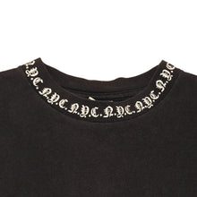Load the image into the gallery viewer. CHROME HEARTS クロムハーツ オールド 半袖Tシャツ サイズS NYC限定 オールドイングリッシュ ネックロゴ ブラック 美品 中古 4a006280