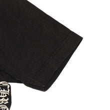 Load the image into the gallery viewer. CHROME HEARTS クロムハーツ オールド 半袖Tシャツ サイズS NYC限定 オールドイングリッシュ ネックロゴ ブラック 美品 中古 4a006280