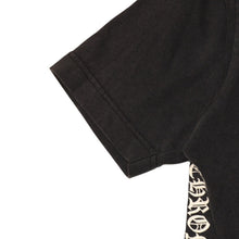 Load the image into the gallery viewer. CHROME HEARTS クロムハーツ オールド 半袖Tシャツ サイズS NYC限定 オールドイングリッシュ ネックロゴ ブラック 美品 中古 4a006280