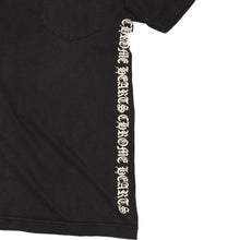 Load the image into the gallery viewer. CHROME HEARTS クロムハーツ オールド 半袖Tシャツ サイズS NYC限定 オールドイングリッシュ ネックロゴ ブラック 美品 中古 4a006280