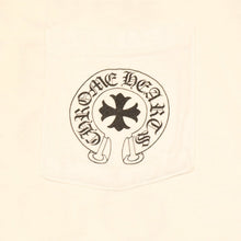 将图片加载到图库查看器中。 CHROME HEARTS クロムハーツ ヴァーティカルロゴ 半袖Tシャツ サイズM 東京限定 オールドイングリッシュ メイドインハリウッド 美品 中古 4a006285