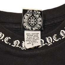 Load the image into the gallery viewer. CHROME HEARTS クロムハーツ オールド 半袖Tシャツ サイズS NYC限定 オールドイングリッシュ ネックロゴ ブラック 美品 中古 4a006280