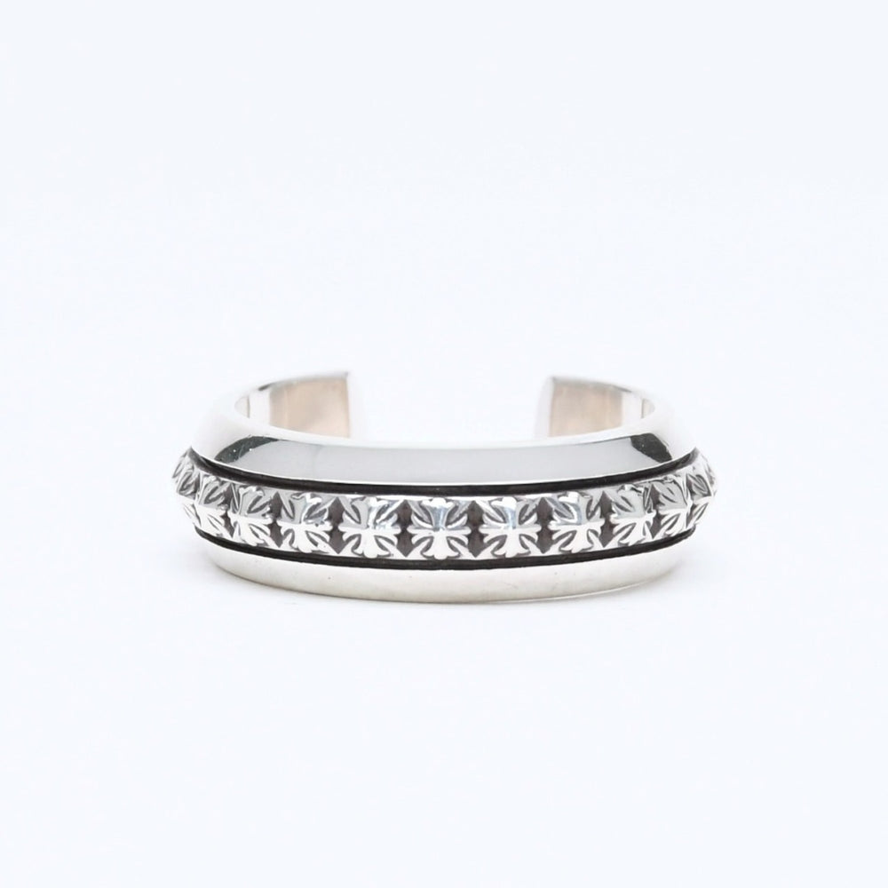 極美品 CHROME HEARTS クロムハーツ CH PLUS PYRAMID OPEN BAND CHプラス ピラミッド オープンバンドリング 重量7.57g 17号 中古 4a006272