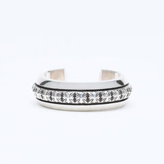 極美品 CHROME HEARTS クロムハーツ CH PLUS PYRAMID OPEN BAND CHプラス ピラミッド オープンバンドリング 重量7.57g 17号 中古 4a006272