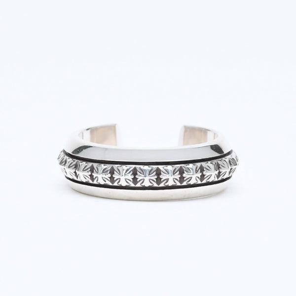 極美品 CHROME HEARTS クロムハーツ CH PLUS PYRAMID OPEN BAND CHプラス ピラミッド オープンバンドリング 重量7.57g 17号 中古 4a006272
