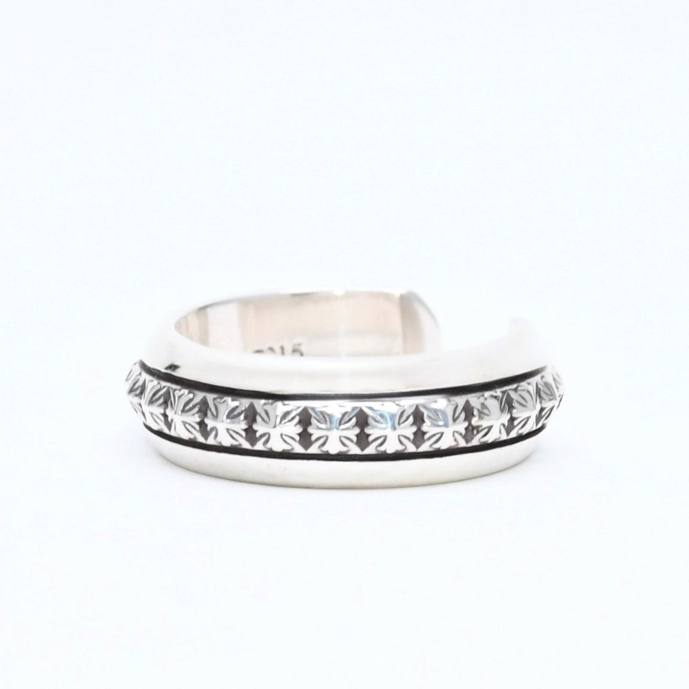 極美品 CHROME HEARTS クロムハーツ CH PLUS PYRAMID OPEN BAND CHプラス ピラミッド オープンバンドリング 重量7.57g 17号 中古 4a006272