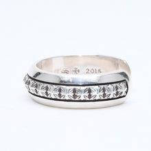 画像をギャラリービューアに読み込む, 極美品 CHROME HEARTS クロムハーツ CH PLUS PYRAMID OPEN BAND CHプラス ピラミッド オープンバンドリング 重量7.57g 17号 中古 4a006272