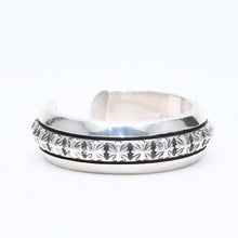 画像をギャラリービューアに読み込む, 極美品 CHROME HEARTS クロムハーツ CH PLUS PYRAMID OPEN BAND CHプラス ピラミッド オープンバンドリング 重量7.57g 17号 中古 4a006272