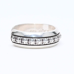 極美品 CHROME HEARTS クロムハーツ CH PLUS PYRAMID OPEN BAND CHプラス ピラミッド オープンバンドリング 重量7.57g 17号 中古 4a006272
