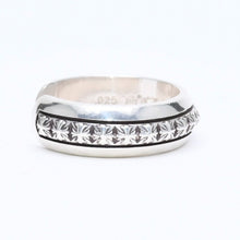 画像をギャラリービューアに読み込む, 極美品 CHROME HEARTS クロムハーツ CH PLUS PYRAMID OPEN BAND CHプラス ピラミッド オープンバンドリング 重量7.57g 17号 中古 4a006272