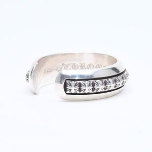 極美品 CHROME HEARTS クロムハーツ CH PLUS PYRAMID OPEN BAND CHプラス ピラミッド オープンバンドリング 重量7.57g 17号 中古 4a006272