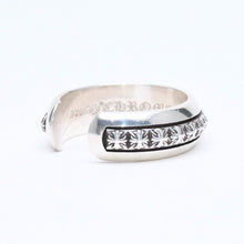 画像をギャラリービューアに読み込む, 極美品 CHROME HEARTS クロムハーツ CH PLUS PYRAMID OPEN BAND CHプラス ピラミッド オープンバンドリング 重量7.57g 17号 中古 4a006272