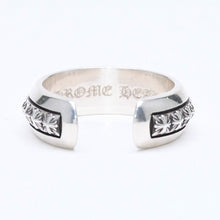 画像をギャラリービューアに読み込む, 極美品 CHROME HEARTS クロムハーツ CH PLUS PYRAMID OPEN BAND CHプラス ピラミッド オープンバンドリング 重量7.57g 17号 中古 4a006272