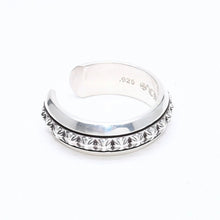 画像をギャラリービューアに読み込む, 極美品 CHROME HEARTS クロムハーツ CH PLUS PYRAMID OPEN BAND CHプラス ピラミッド オープンバンドリング 重量7.57g 17号 中古 4a006272