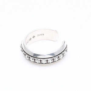 極美品 CHROME HEARTS クロムハーツ CH PLUS PYRAMID OPEN BAND CHプラス ピラミッド オープンバンドリング 重量7.57g 17号 中古 4a006272