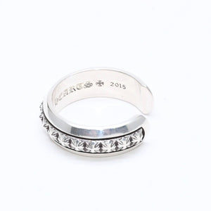 極美品 CHROME HEARTS クロムハーツ CH PLUS PYRAMID OPEN BAND CHプラス ピラミッド オープンバンドリング 重量7.57g 17号 中古 4a006272