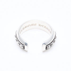 極美品 CHROME HEARTS クロムハーツ CH PLUS PYRAMID OPEN BAND CHプラス ピラミッド オープンバンドリング 重量7.57g 17号 中古 4a006272
