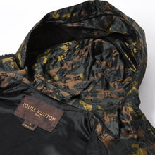 将图片加载到图库查看器中。 極美品 LOUIS VUITTON ルイヴィトン ダウンジャケット 中綿ジャケット カモフラージュ 村上隆 サイズ6 カシミヤ 迷彩 中古 4a005712