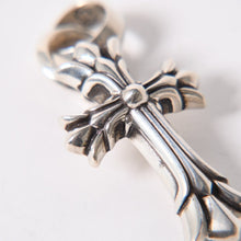 Load the image into the gallery viewer. 極美品 CHROME HEARTS クロムハーツ DBL CH CRS SML W/BALE ダブルCHクロス スモール W/ベイル ペンダントトップ 重量約20.96g 中古 4a006263