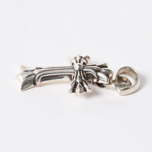 Load the image into the gallery viewer. 極美品 CHROME HEARTS クロムハーツ DBL CH CRS SML W/BALE ダブルCHクロス スモール W/ベイル ペンダントトップ 重量約20.96g 中古 4a006263