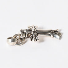 Load the image into the gallery viewer. 極美品 CHROME HEARTS クロムハーツ DBL CH CRS SML W/BALE ダブルCHクロス スモール W/ベイル ペンダントトップ 重量約20.96g 中古 4a006263
