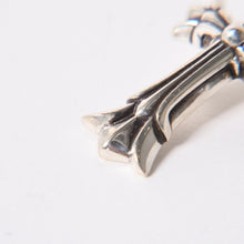 Load the image into the gallery viewer. 極美品 CHROME HEARTS クロムハーツ DBL CH CRS SML W/BALE ダブルCHクロス スモール W/ベイル ペンダントトップ 重量約20.96g 中古 4a006263