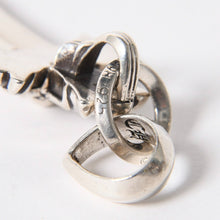 Load the image into the gallery viewer. 極美品 CHROME HEARTS クロムハーツ DBL CH CRS SML W/BALE ダブルCHクロス スモール W/ベイル ペンダントトップ 重量約20.96g 中古 4a006263