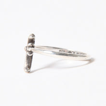 Load the image into the gallery viewer. 極美品 CHROME HEARTS クロムハーツ BUBBLGM CH CRS バブルガム CHクロスリング 指輪 重量約1.73g サイズ7号 シルバー925 中古 4a006261