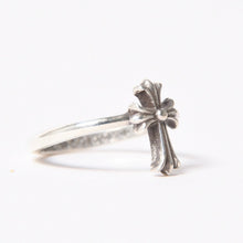 Load the image into the gallery viewer. 極美品 CHROME HEARTS クロムハーツ BUBBLGM CH CRS バブルガム CHクロスリング 指輪 重量約1.73g サイズ7号 シルバー925 中古 4a006261