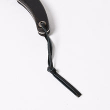 Load the image into the gallery viewer. 極美品 CHROME HEARTS クロムハーツ PIZZA CUTTER カトラリー ピザカッター ホースシュー CHプラス エボニーウッド ブラウン 中古 4a006336