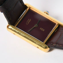 Load the image into the gallery viewer. 極美品 CARTIER カルティエ TANK LM VERMEIL マストタンク LM ヴェルメイユ 腕時計 1975713 GP レザー ボルドー文字盤 手巻き 中古 4a006044
