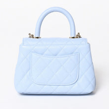 Load the image into the gallery viewer. 新品未使用品 CHANEL シャネル マトラッセ ココハンドル 14.5 ミニチェーン クラッチ バッグ ライトブルー ランダム番台 中古 4a006467