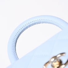 Load the image into the gallery viewer. 新品未使用品 CHANEL シャネル マトラッセ ココハンドル 14.5 ミニチェーン クラッチ バッグ ライトブルー ランダム番台 中古 4a006467
