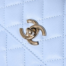 Load the image into the gallery viewer. 新品未使用品 CHANEL シャネル マトラッセ ココハンドル 14.5 ミニチェーン クラッチ バッグ ライトブルー ランダム番台 中古 4a006467