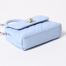 Load the image into the gallery viewer. 新品未使用品 CHANEL シャネル マトラッセ ココハンドル 14.5 ミニチェーン クラッチ バッグ ライトブルー ランダム番台 中古 4a006467