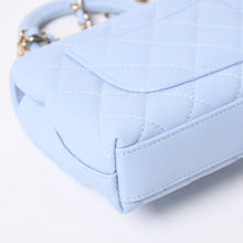 Load the image into the gallery viewer. 新品未使用品 CHANEL シャネル マトラッセ ココハンドル 14.5 ミニチェーン クラッチ バッグ ライトブルー ランダム番台 中古 4a006467