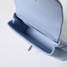 Load the image into the gallery viewer. 新品未使用品 CHANEL シャネル マトラッセ ココハンドル 14.5 ミニチェーン クラッチ バッグ ライトブルー ランダム番台 中古 4a006467