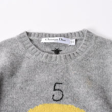 画像をギャラリービューアに読み込む, CHIRSTIAN DIOR クリスチャンディオール 5 Swords カシミヤセーター 8C24567ZL104 マリア グラツィア キウリ ペンタグラム 蜂刺繍 グレー イエロー 美品 中古 4a006391
