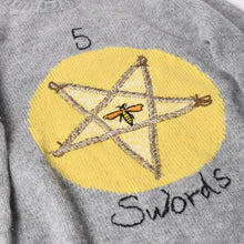 画像をギャラリービューアに読み込む, CHIRSTIAN DIOR クリスチャンディオール 5 Swords カシミヤセーター 8C24567ZL104 マリア グラツィア キウリ ペンタグラム 蜂刺繍 グレー イエロー 美品 中古 4a006391