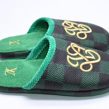 Load the image into the gallery viewer. 新品同様品 LOUIS VUITTON ルイヴィトン LV パレス ライン ミュール スリッパ サイズ3 ダミエパターン 1ACN7F グリーン 中古 4a006366