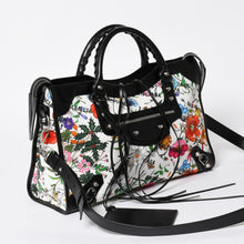 画像をギャラリービューアに読み込む, 新品同様 GUCCI グッチ BALENCIAGA バレンシアガ ネオクラシック シティ ザ・ハッカープロジェクト 681695 525040 ホワイト マルチカラー 中古 4a006045