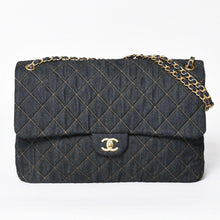 Load the image into the gallery viewer. 新品未使用 CHANEL シャネル デカマトラッセ38 Sフラップ Wチェーンショルダーバッグ ランダム番台 ココマーク デニム 中古 4a006419