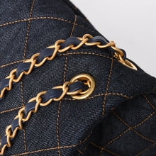Load the image into the gallery viewer. 新品未使用 CHANEL シャネル デカマトラッセ38 Sフラップ Wチェーンショルダーバッグ ランダム番台 ココマーク デニム 中古 4a006419