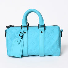Load the image into the gallery viewer. 極美品 LOUIS VUITTON ルイヴィトン キーポルバンドリエール 25 モノグラムトリヨン ターコイズ ハンドバッグ レザー M11996 中古 4a006254